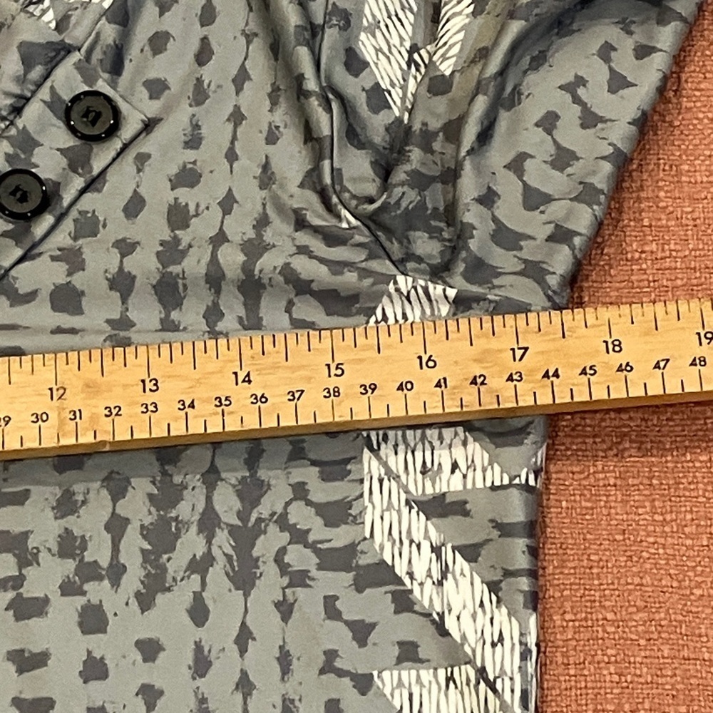 Wm’s small Gray Patterned Tunic Top - Picture 5 of 12